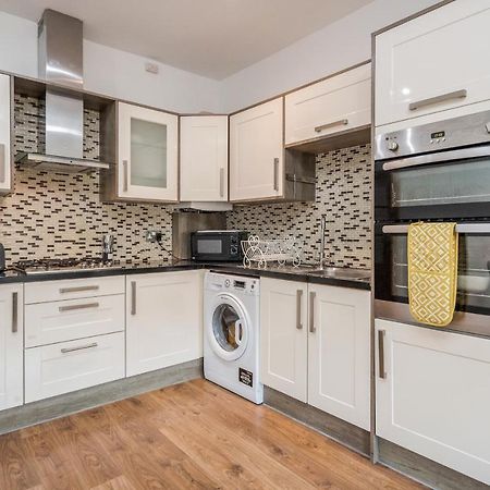 Entire Lovely Family Home With Parking, Wifi, Netflix, Self Check-In London Kültér fotó