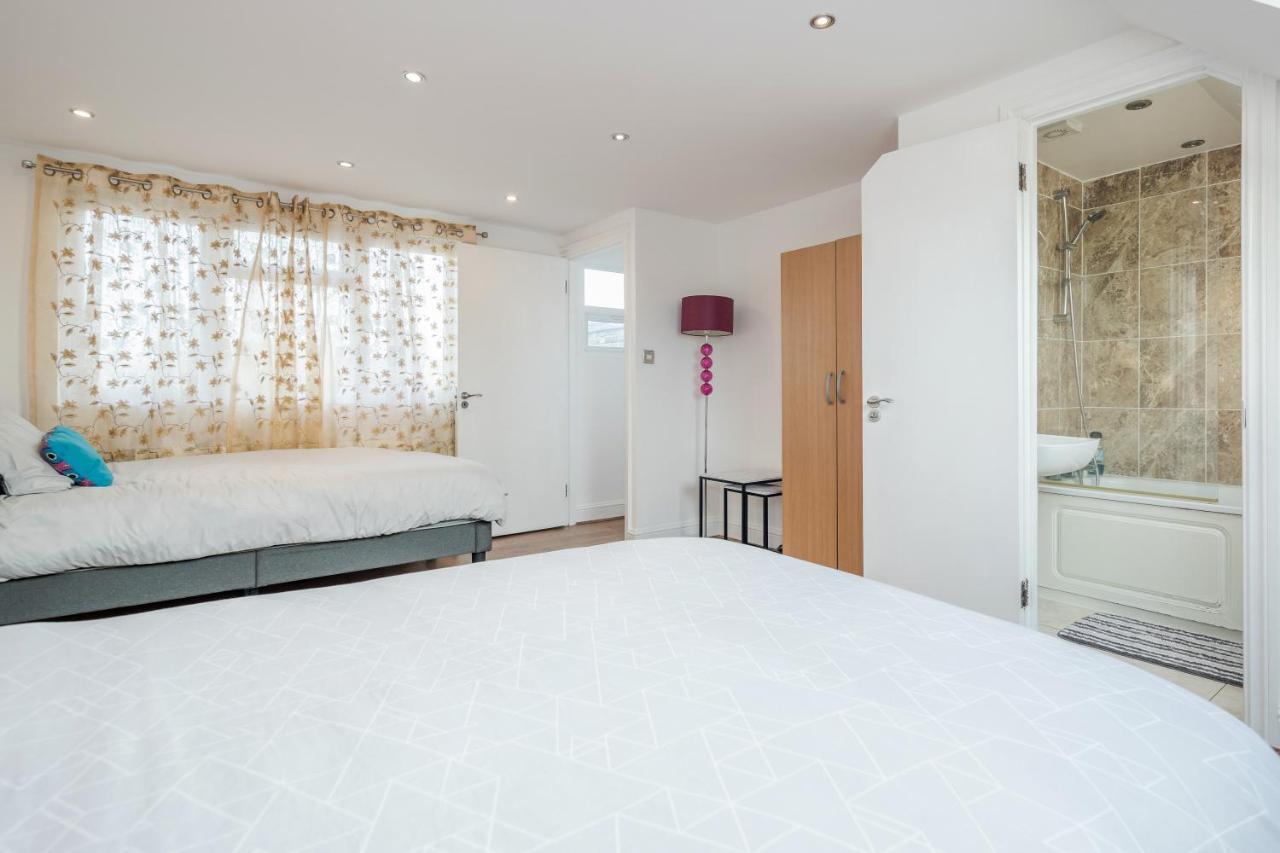 Entire Lovely Family Home With Parking, Wifi, Netflix, Self Check-In London Kültér fotó