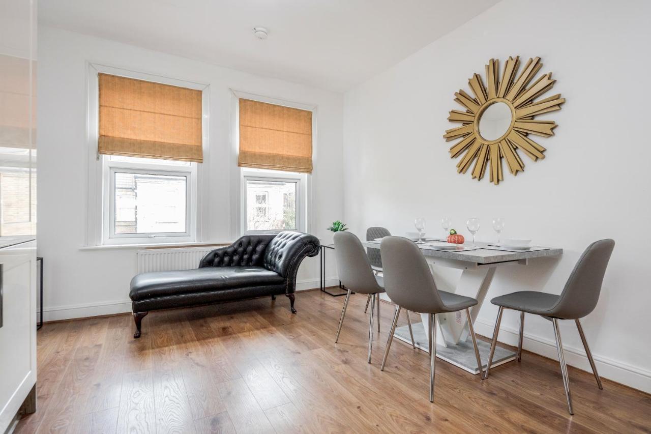 Entire Lovely Family Home With Parking, Wifi, Netflix, Self Check-In London Kültér fotó
