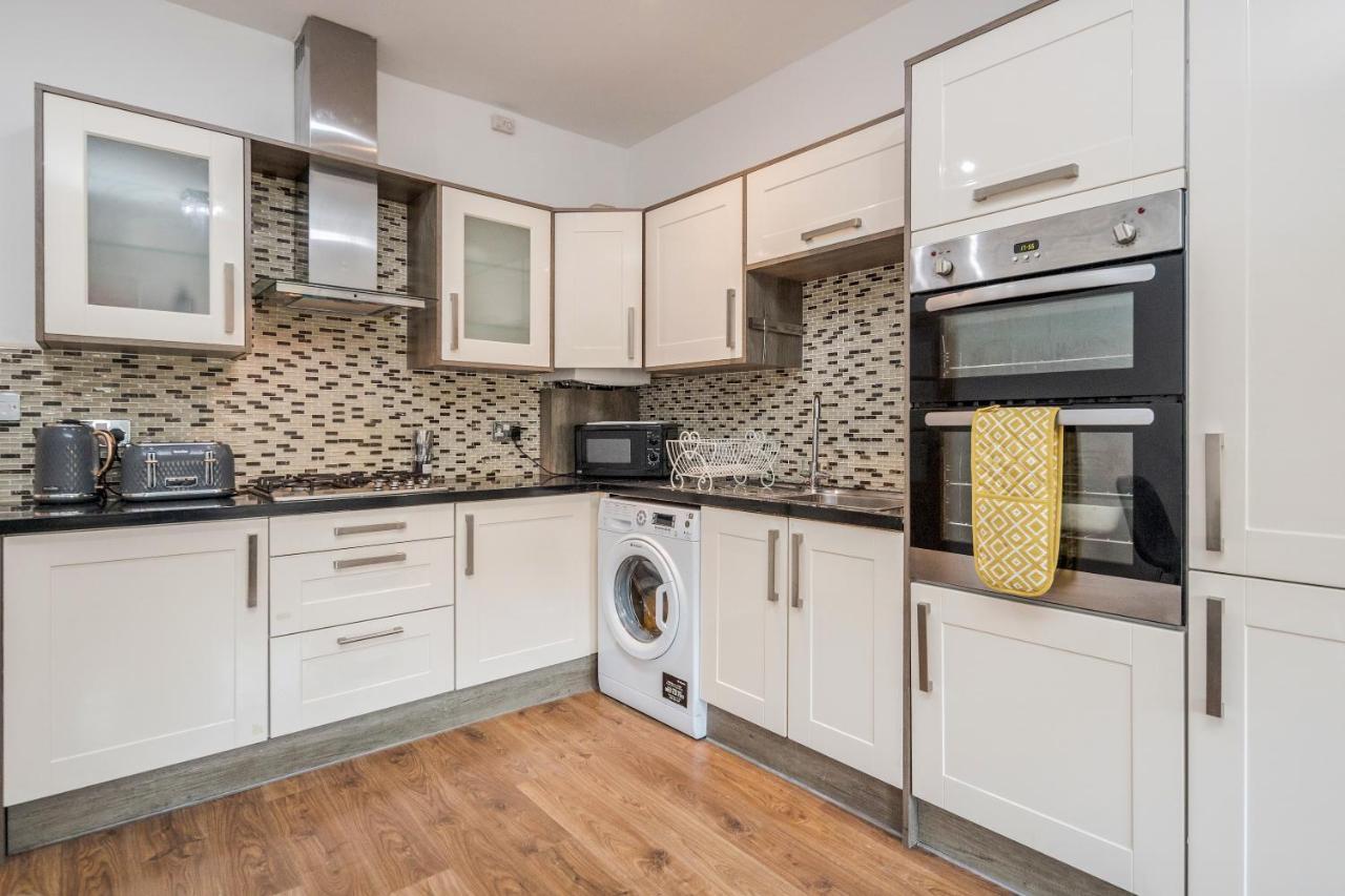 Entire Lovely Family Home With Parking, Wifi, Netflix, Self Check-In London Kültér fotó