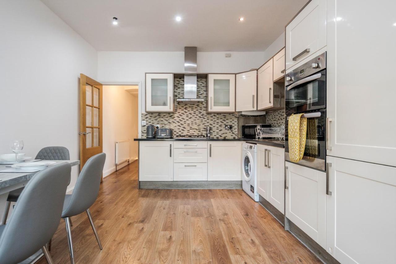 Entire Lovely Family Home With Parking, Wifi, Netflix, Self Check-In London Kültér fotó